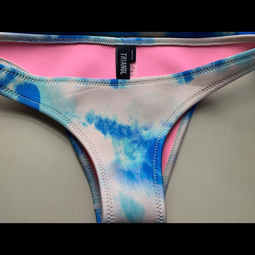 Triangle bathing suit - Picture 2 of 2
